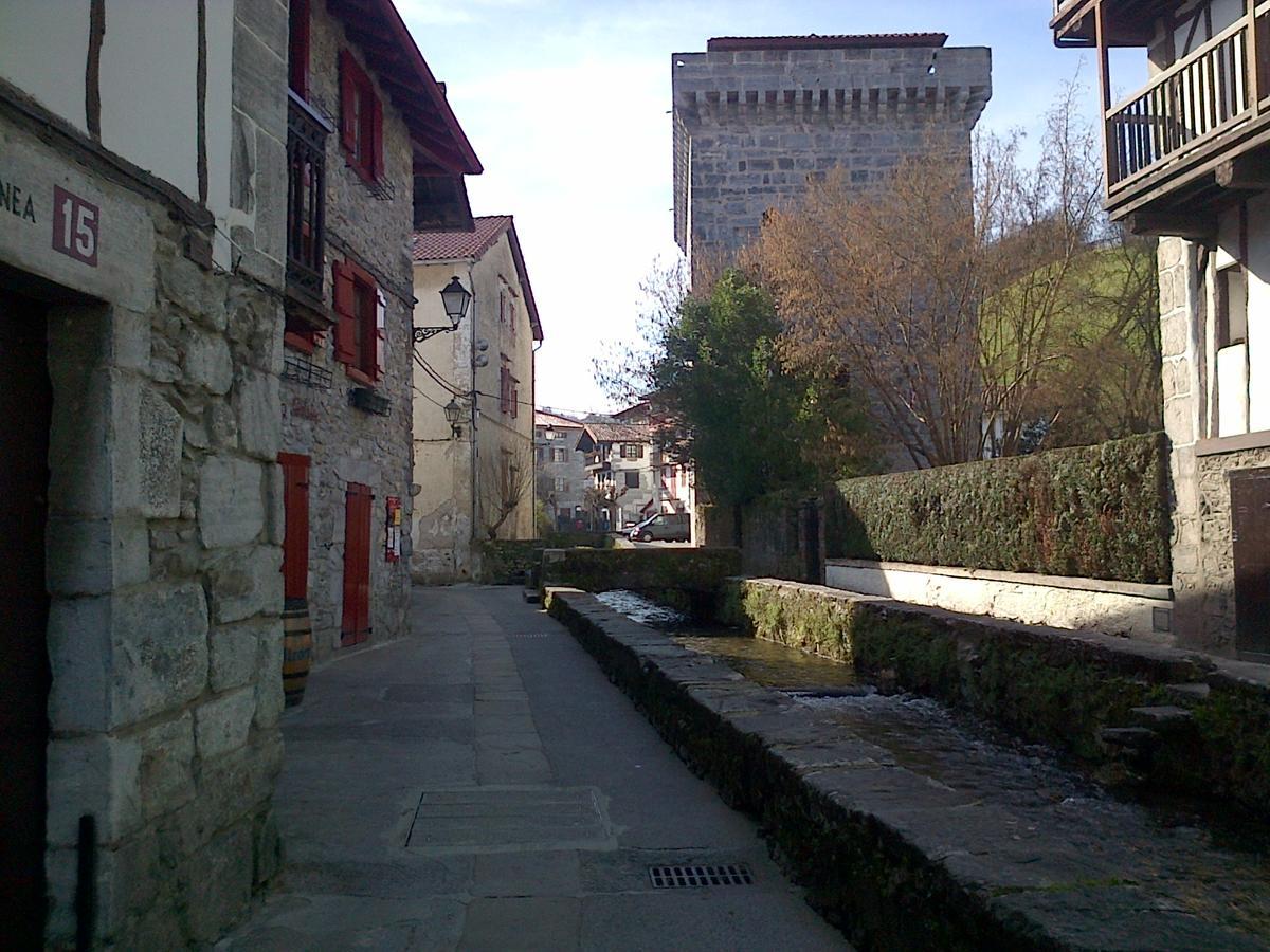 Larraenea Bed And Breakfast Lesaka Exterior photo