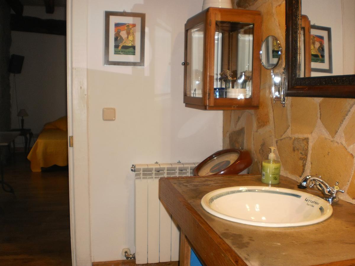 Larraenea Bed And Breakfast Lesaka Exterior photo